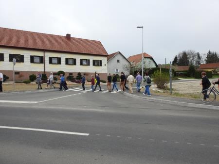 Pohod po novozgrajenih pločnikih 43